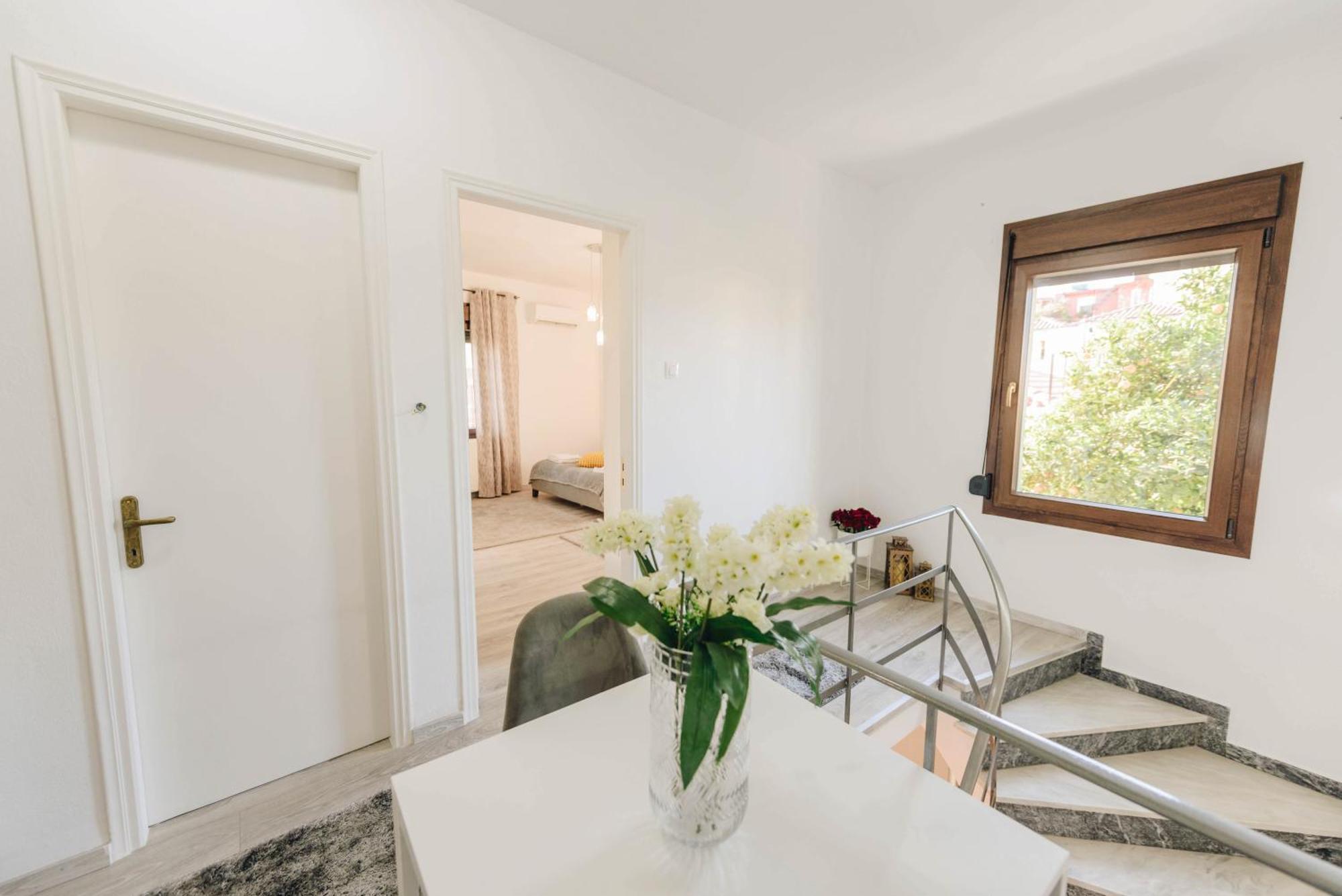 Sunrise Guesthouse Agria Esterno foto
